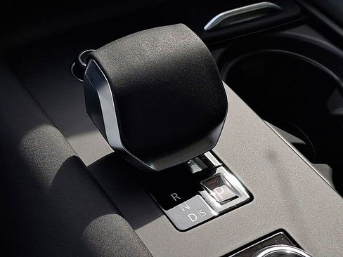 New 2026 Land Rover Discovery S image 13