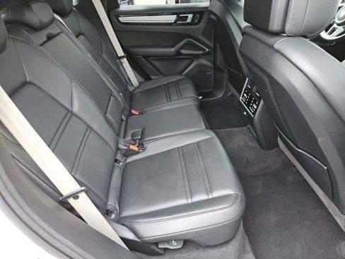 Used 2022 Porsche Cayenne Platinum Edition image 17