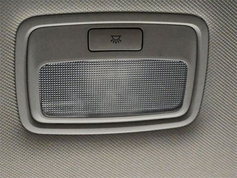 Used 2020 Hyundai Santa Fe SE image 16