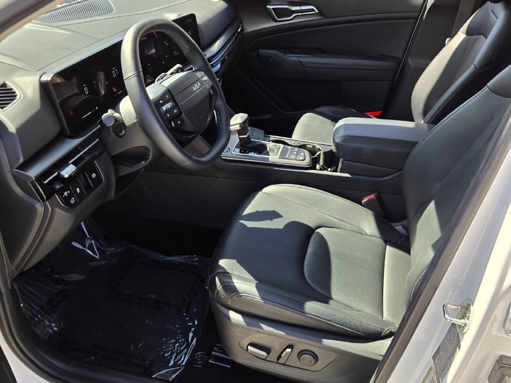 Used 2026 Kia Sportage EX FWD image 11