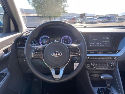 Used 2020 Kia Niro LX image 23