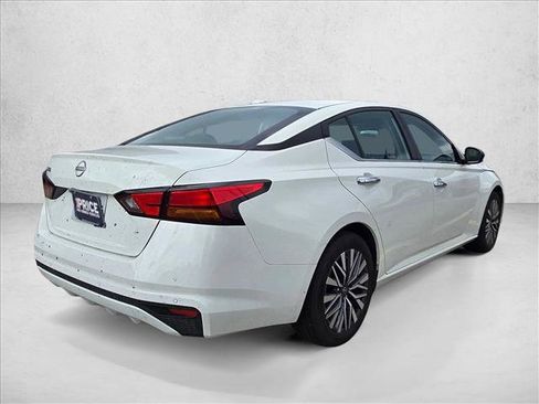 Used 2025 Nissan Altima 2.5 SV FWD image 6