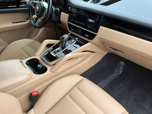 Used 2023 Porsche Cayenne AWD/4WD image 19