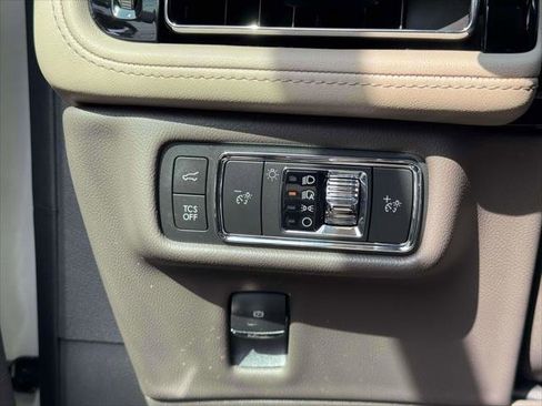 Used 2022 Lincoln Nautilus Reserve AWD/4WD image 22