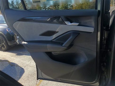 New 2025 Volkswagen Tiguan SE image 13