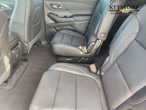 Used 2023 Chevrolet Traverse LT image 30