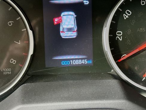Used 2022 Toyota RAV4 XLE w/ Convenience Package FWD image 19