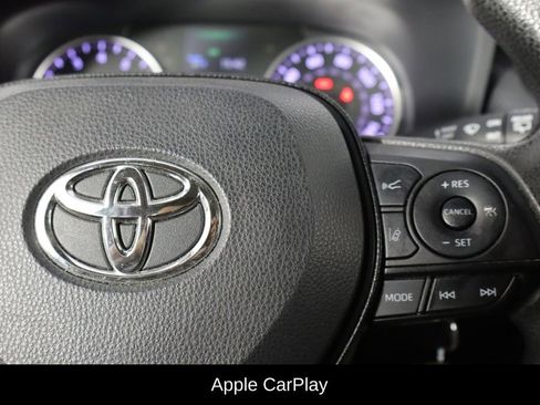 Used 2019 Toyota RAV4 LE FWD image 10