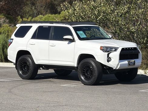 Used 2018 Toyota 4Runner SR5 RWD image 8