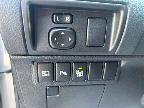 Used 2017 Lexus ES 300h FWD image 17