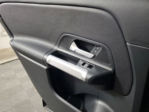 Used 2023 Mercedes-Benz GLB 250 image 17