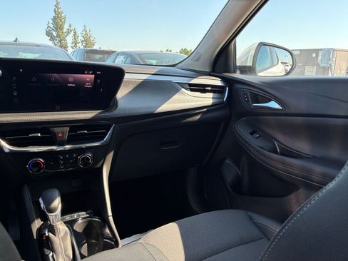 Used 2025 Buick Encore GX Preferred FWD image 34