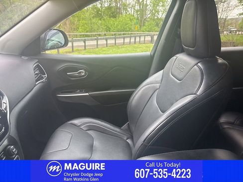 Used 2019 Jeep Cherokee Limited AWD/4WD image 18
