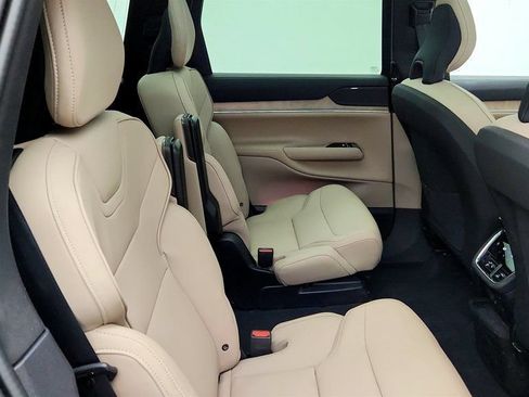 Used 2025 Volvo EX90 Plus AWD/4WD image 21