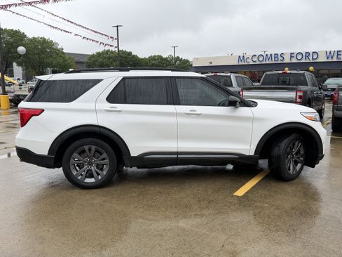 Certified 2024 Ford Explorer XLT w/ Equipment Group 202A image 4