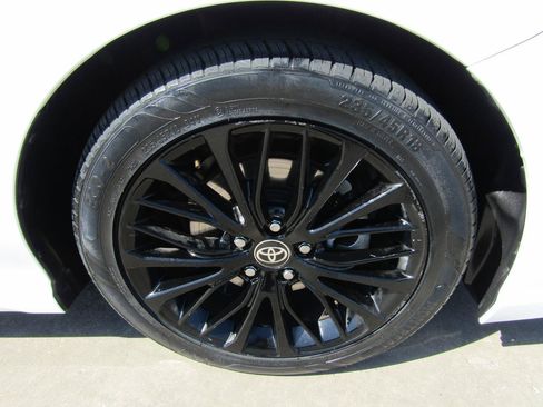 Used 2021 Toyota Camry SE FWD image 7