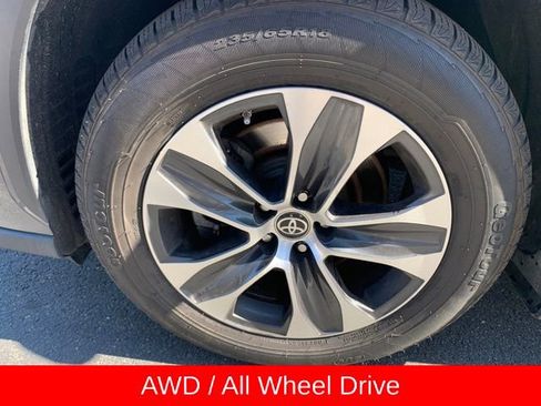 Used 2022 Toyota Highlander XLE AWD/4WD image 10