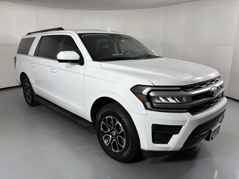 Used 2024 Ford Expedition Max XLT image 2