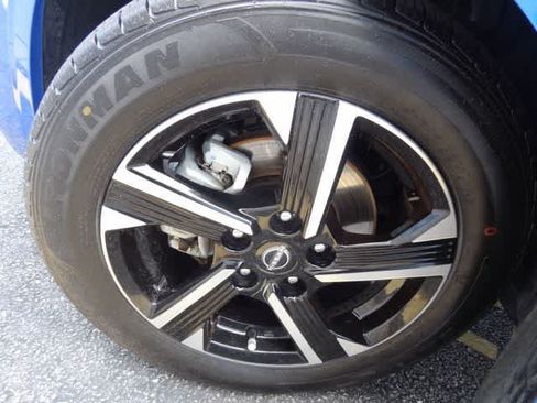Used 2025 Nissan Sentra SV FWD image 31
