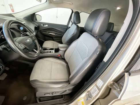 Used 2017 Ford Escape SE w/ Equipment Group 201A image 11