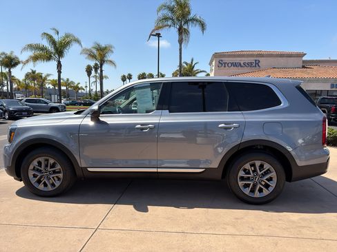 Used 2024 Kia Telluride LX FWD image 7