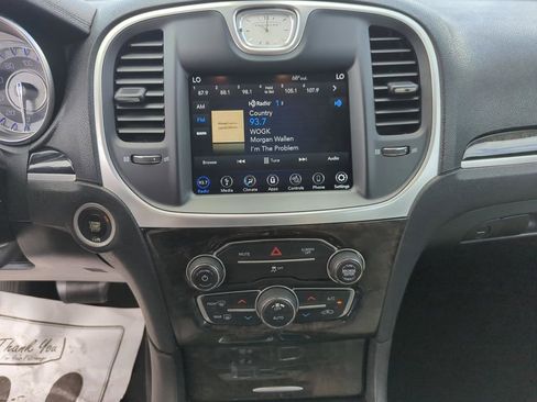 Used 2019 Chrysler 300 Limited RWD image 33