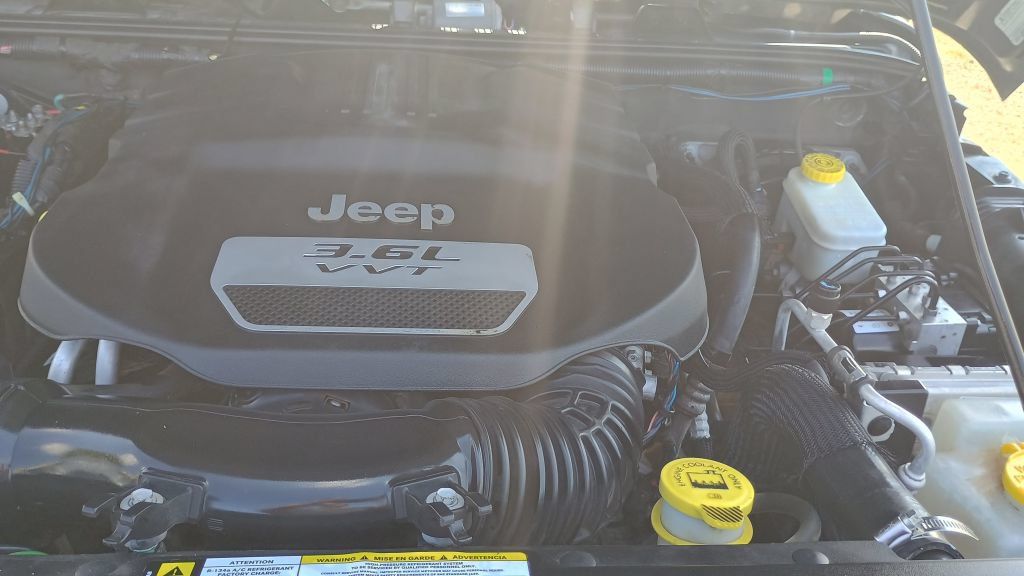 Used 2012 Jeep Wrangler Sport AWD/4WD image 35