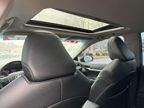 Used 2020 Toyota Camry SE image 30