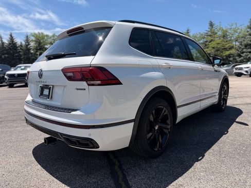 Used 2023 Volkswagen Tiguan SE R-Line AWD/4WD image 4