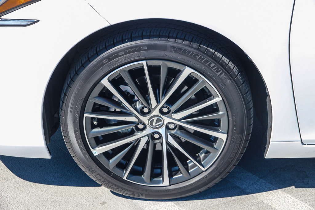 Certified 2024 Lexus ES 350 w/ Premium Package FWD image 11