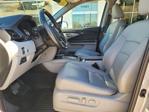 Used 2020 Honda Pilot Touring image 2