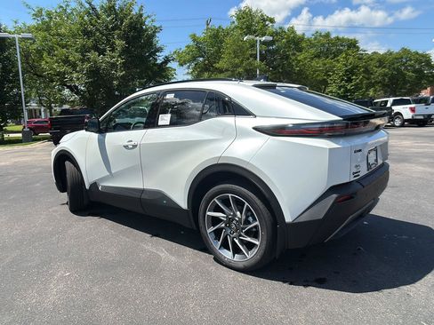 New 2026 Toyota C-HR AWD/4WD image 18