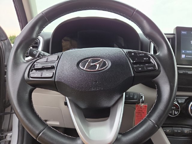 Certified 2022 Hyundai Venue SEL FWD image 16