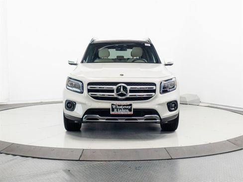 Used 2021 Mercedes-Benz GLB 250 4MATIC image 2
