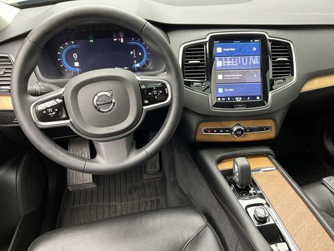 Used 2023 Volvo XC90 B6 Plus image 15