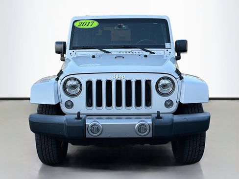 Used 2017 Jeep Wrangler Sahara w/ Mopar Chrome Edition Group image 8