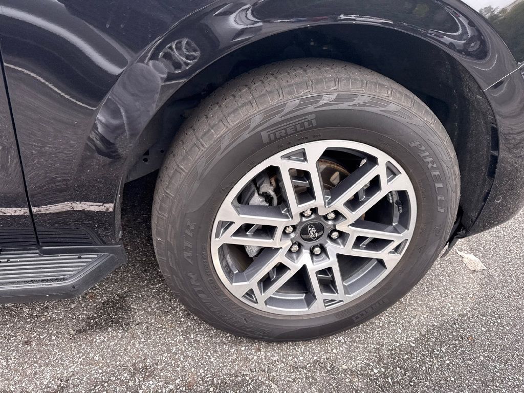 Used 2025 Ford Expedition Active AWD/4WD image 18