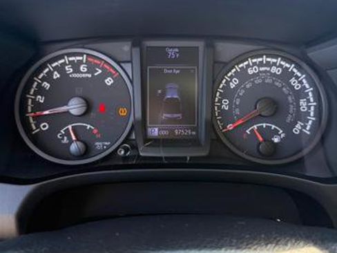 Used 2020 Toyota Tacoma SR AWD/4WD image 14