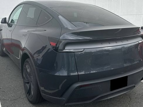 Used 2026 Tesla Model Y 2WD image 3