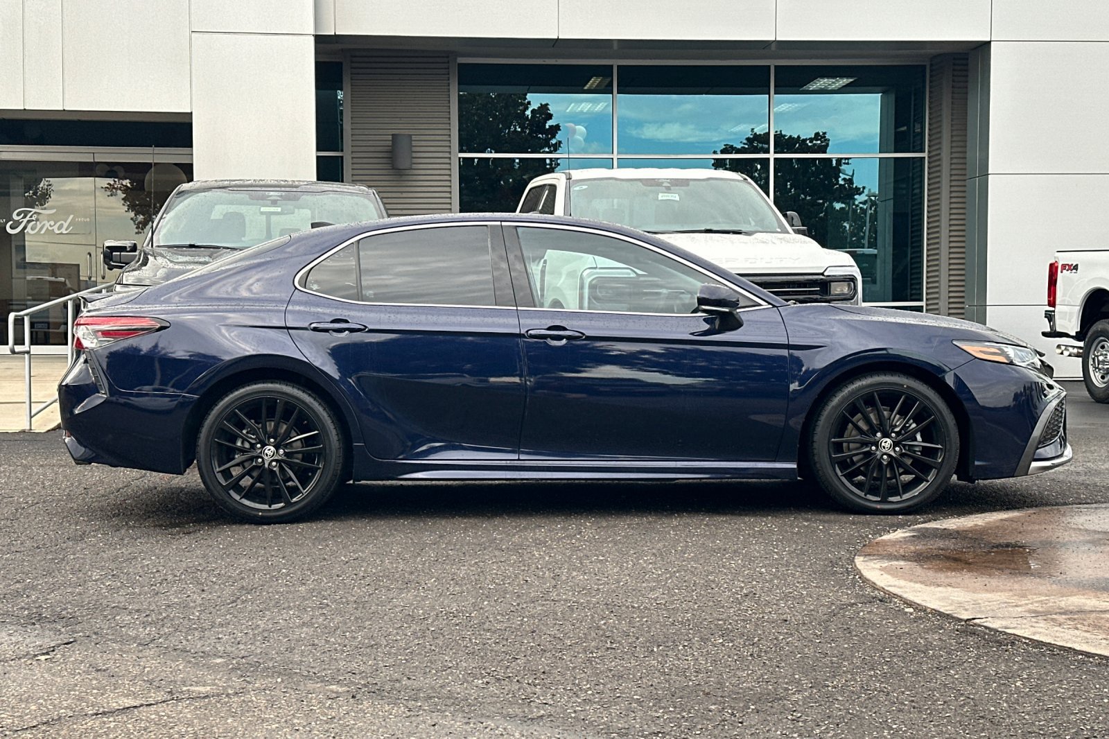 Used 2021 Toyota Camry XSE w/ Navigation Package FWD image 3