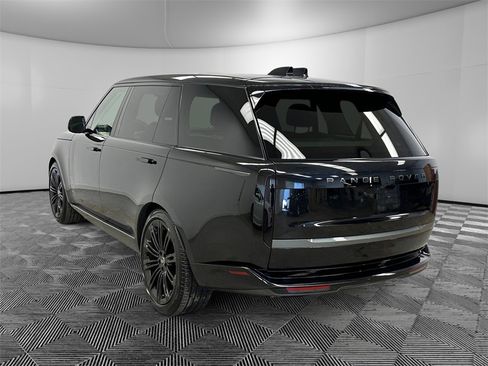 Used 2024 Land Rover Range Rover Long Wheelbase SE image 3