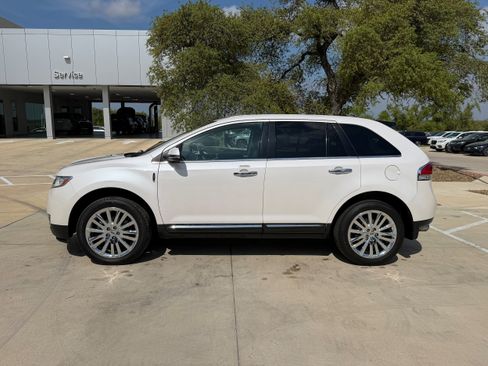 Used 2014 Lincoln MKX FWD w/ Equipment Group 101A image 3