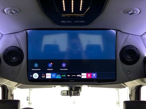 Used 2025 GMC Savana 2500 w/ Driver Convenience Package image 4