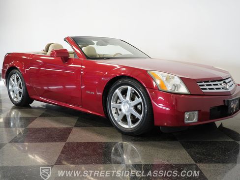 Used 2005 Cadillac XLR image 23