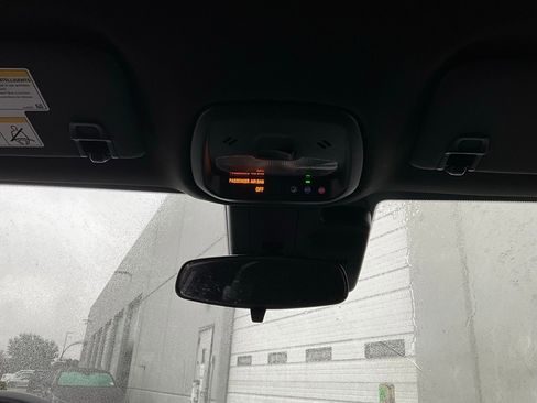 Used 2025 Buick Envista Sport Touring image 15