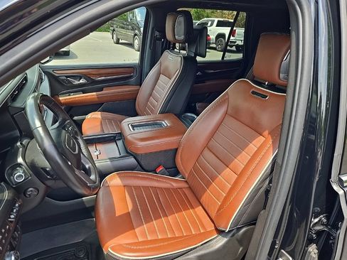 Used 2023 GMC Yukon Denali Ultimate w/ LPO, Floor Liner Package AWD/4WD image 15