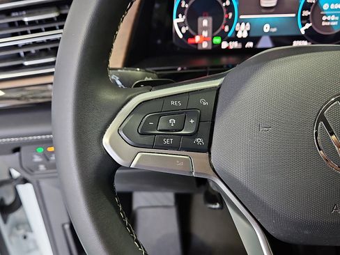 Used 2024 Volkswagen Atlas SE FWD image 17