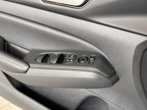 Used 2025 Nissan Altima 2.5 SV FWD image 18
