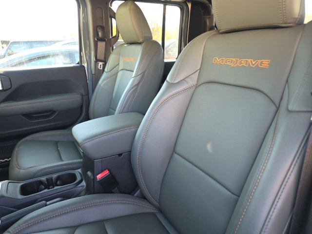 Used 2025 Jeep Gladiator Mojave AWD/4WD image 14