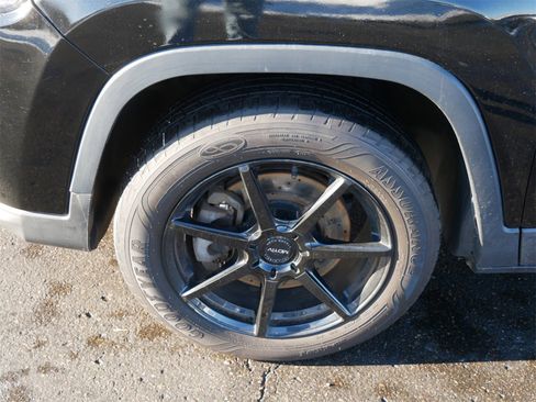 Used 2020 Jeep Cherokee Limited image 7